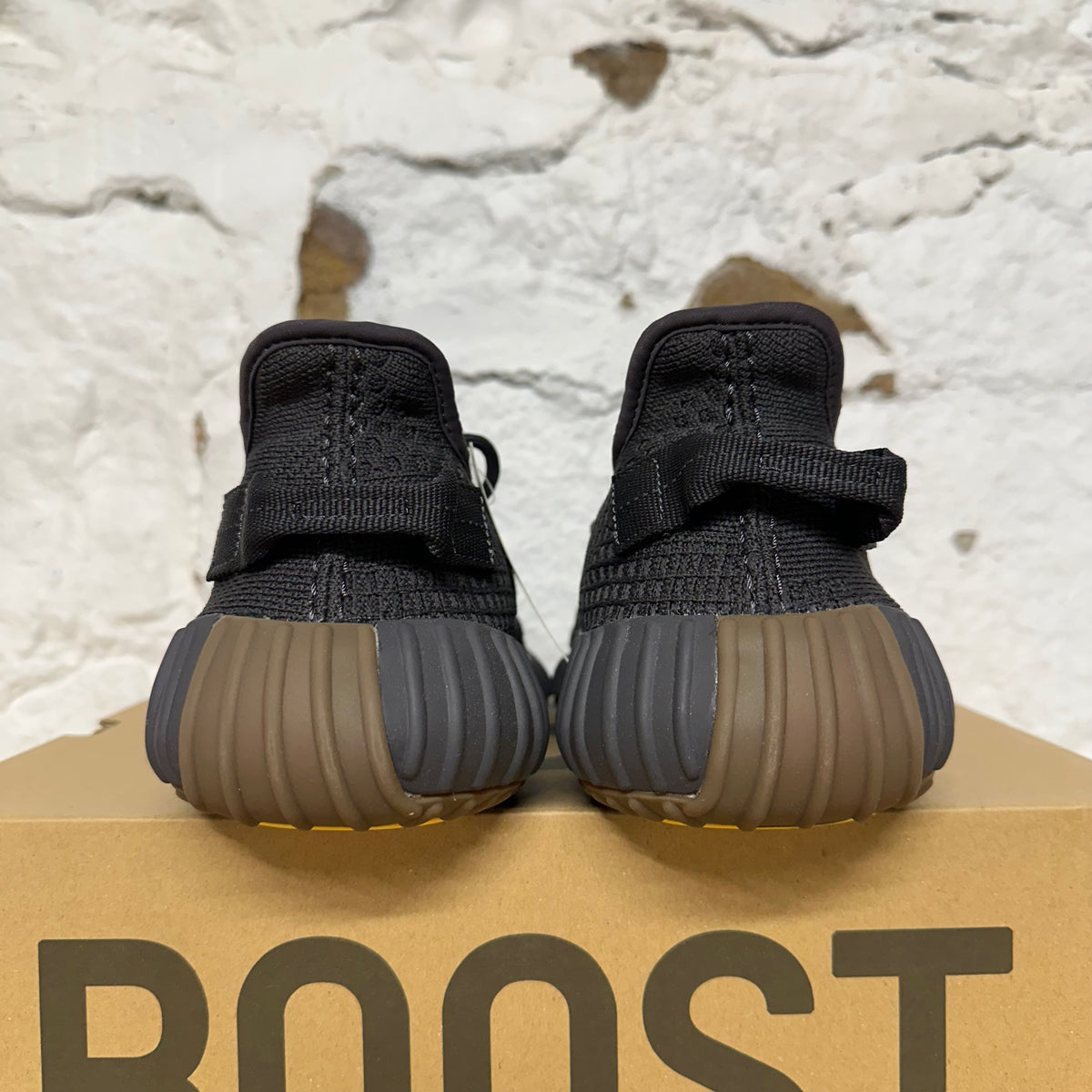 Yeezy 350 V2 Cinder Sz 10 DS