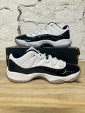 Air Jordan 11 Low Emerald Sz 9
