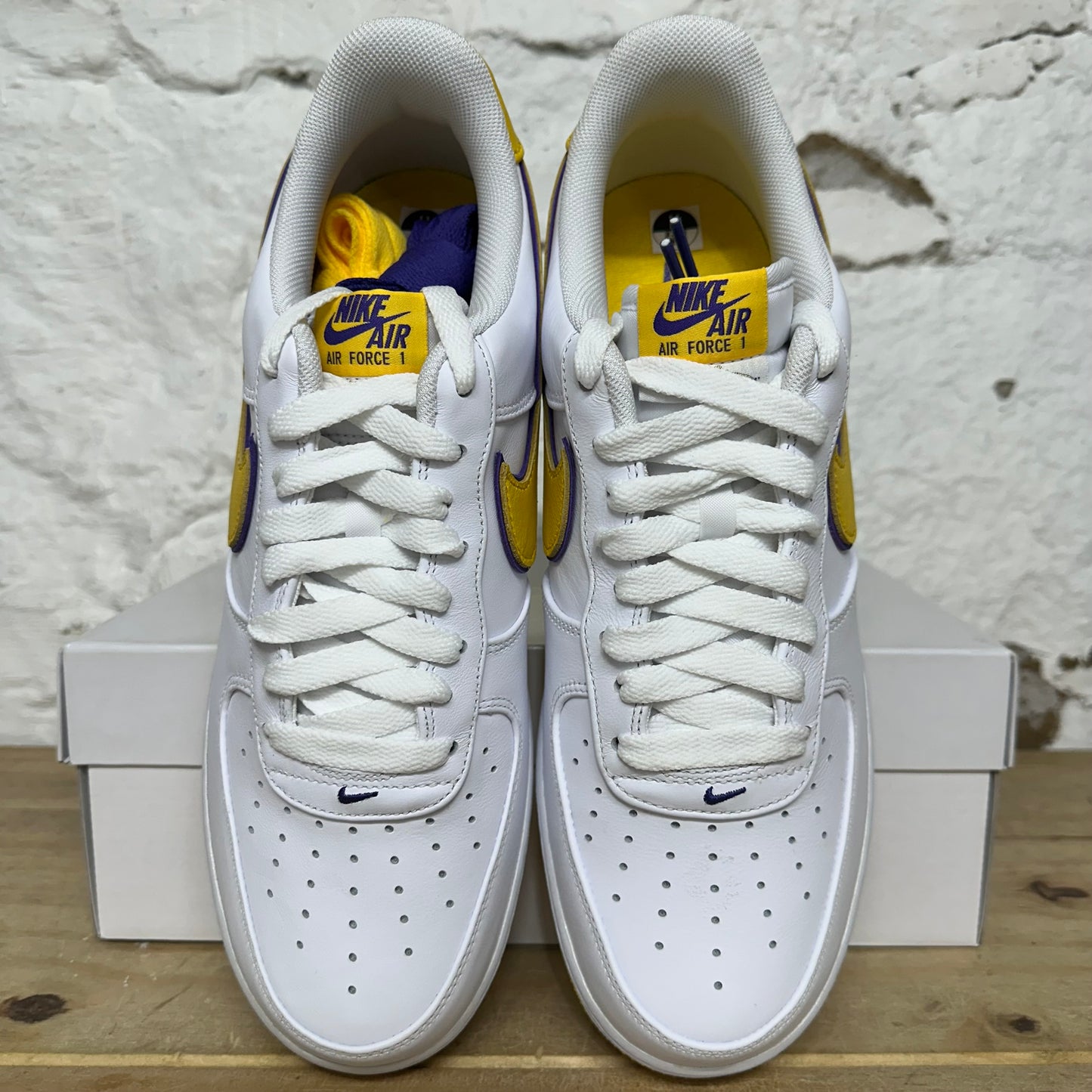Nike Air Force 1 Low Kobe Lakers Home Sz 11 DS