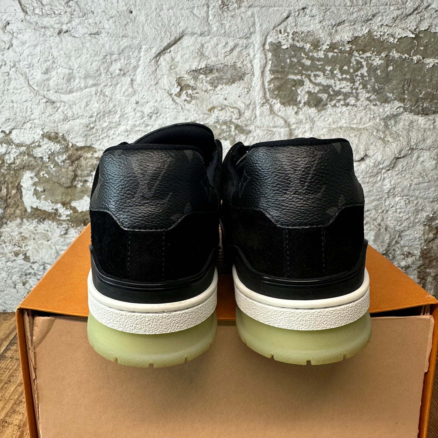 Louis Vuitton Graphite Trainer Sneaker Sz 8.5 (7LV)