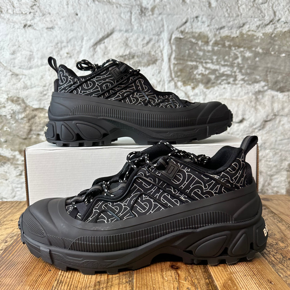 Burberry Arthur White TB Monogram Black Sneaker Sz 11 (44)