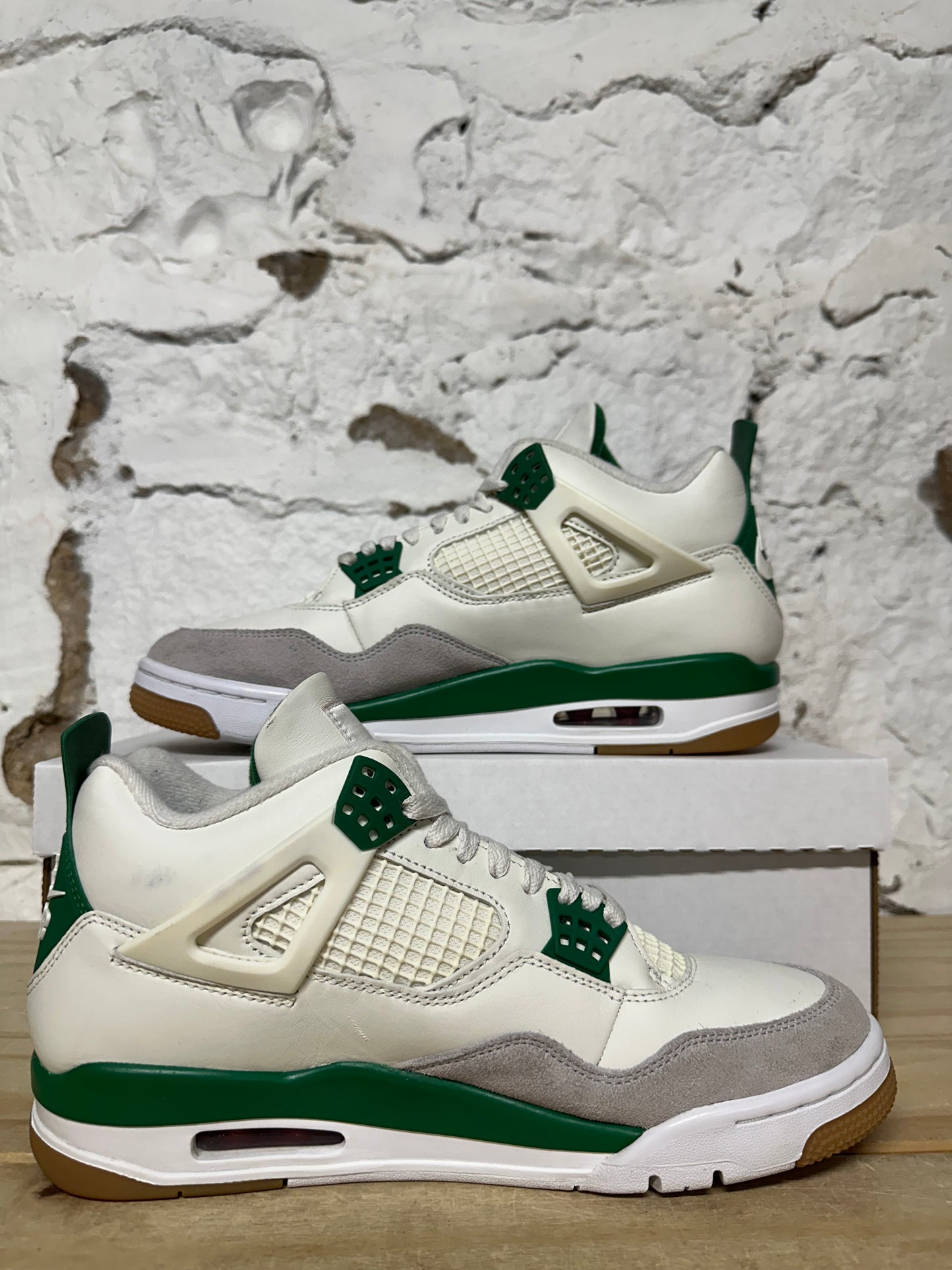 Air Jordan 4 SB Pine Green Sz 9.5