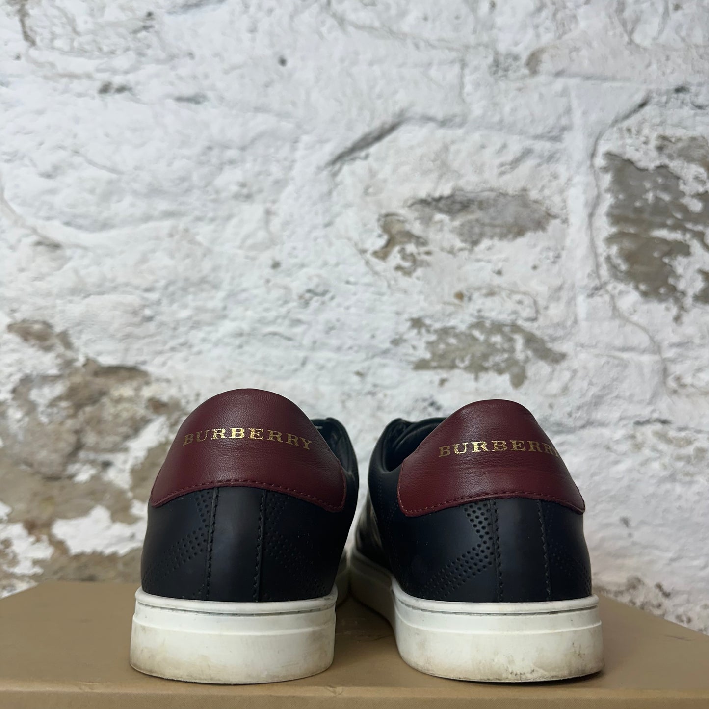 Burberry Maroon Tab Black Albert Sneaker Sz 8 (41)