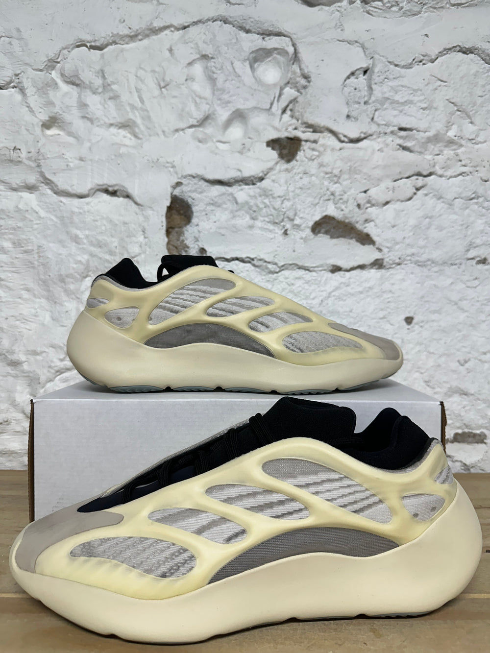 Yeezy 700 V3 Azael Sz 14