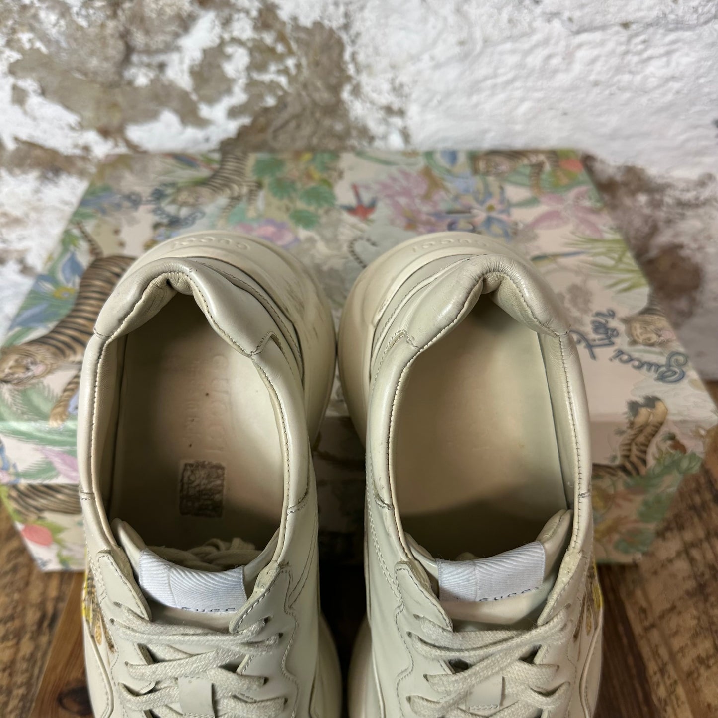 Gucci Rhyton Yellow Spell Tiger Cream Sneaker Sz 6.5