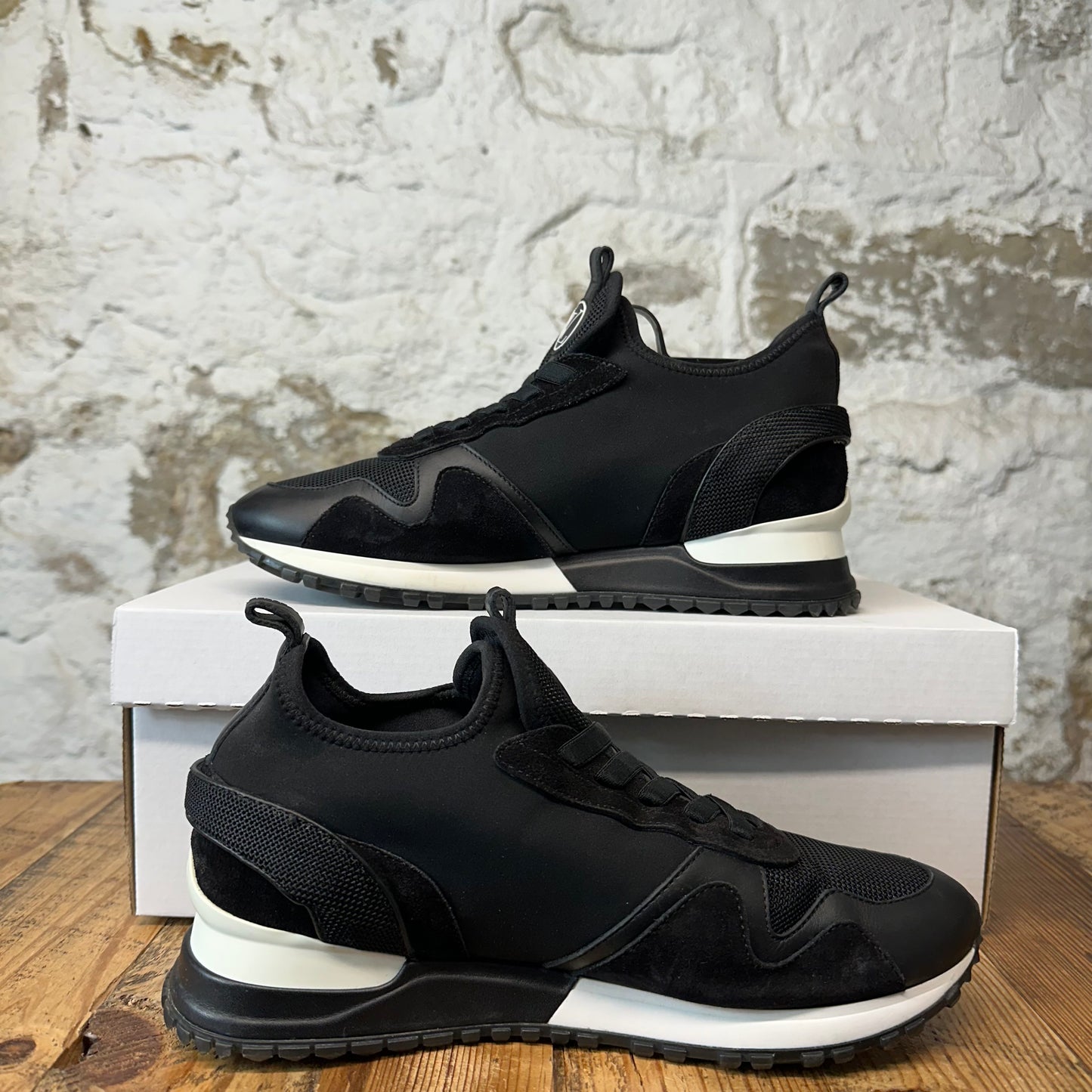 Louis Vuitton Black White Runaway Sneaker Sz 6.5 (39)