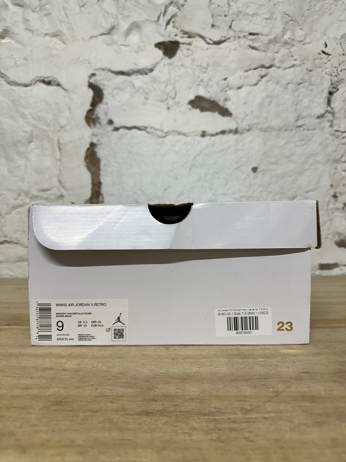 Air Jordan 11 Midnight Navy Velvet Sz 7.5 (9W)