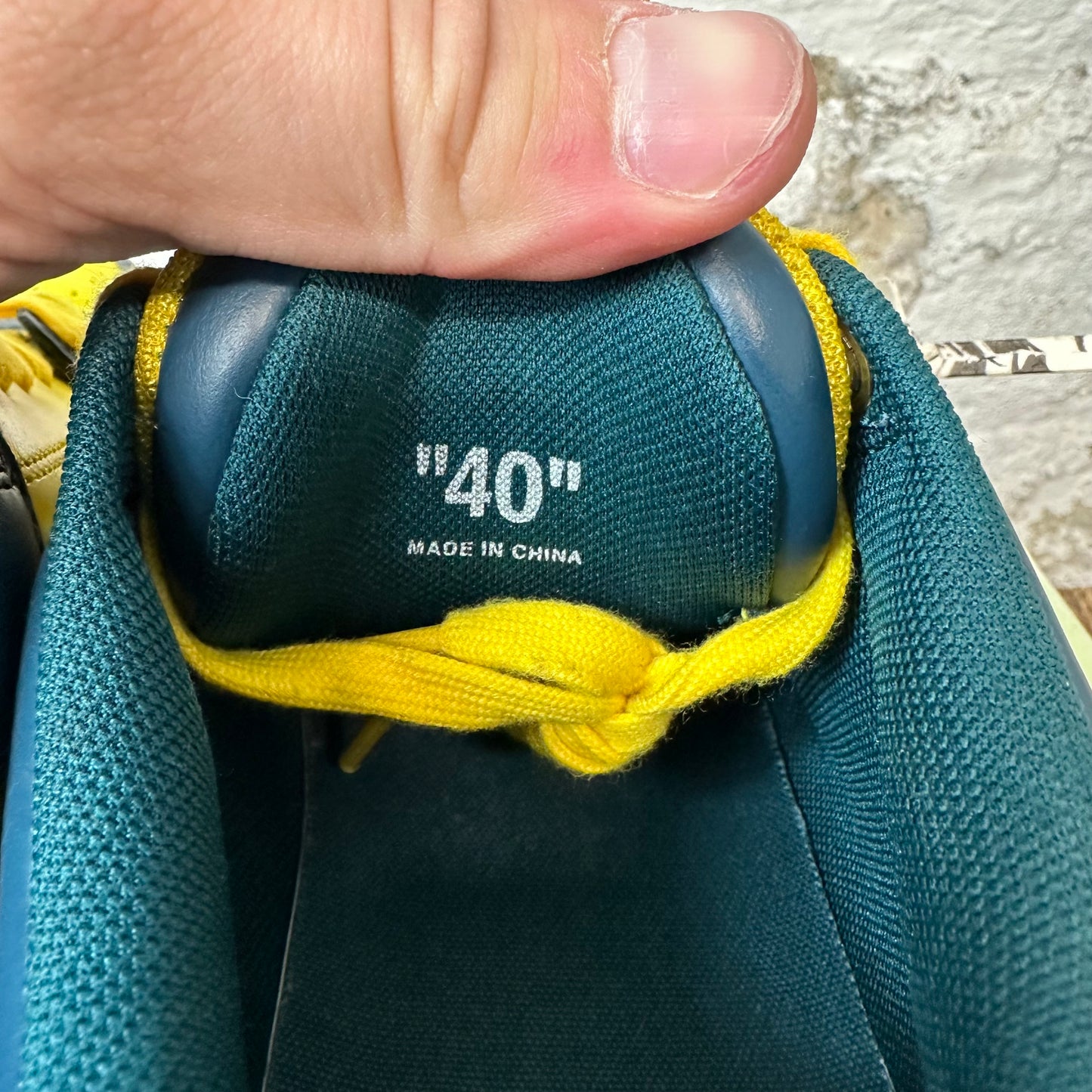 Off White Out Of Office Yellow Navy Sz 7 (40)