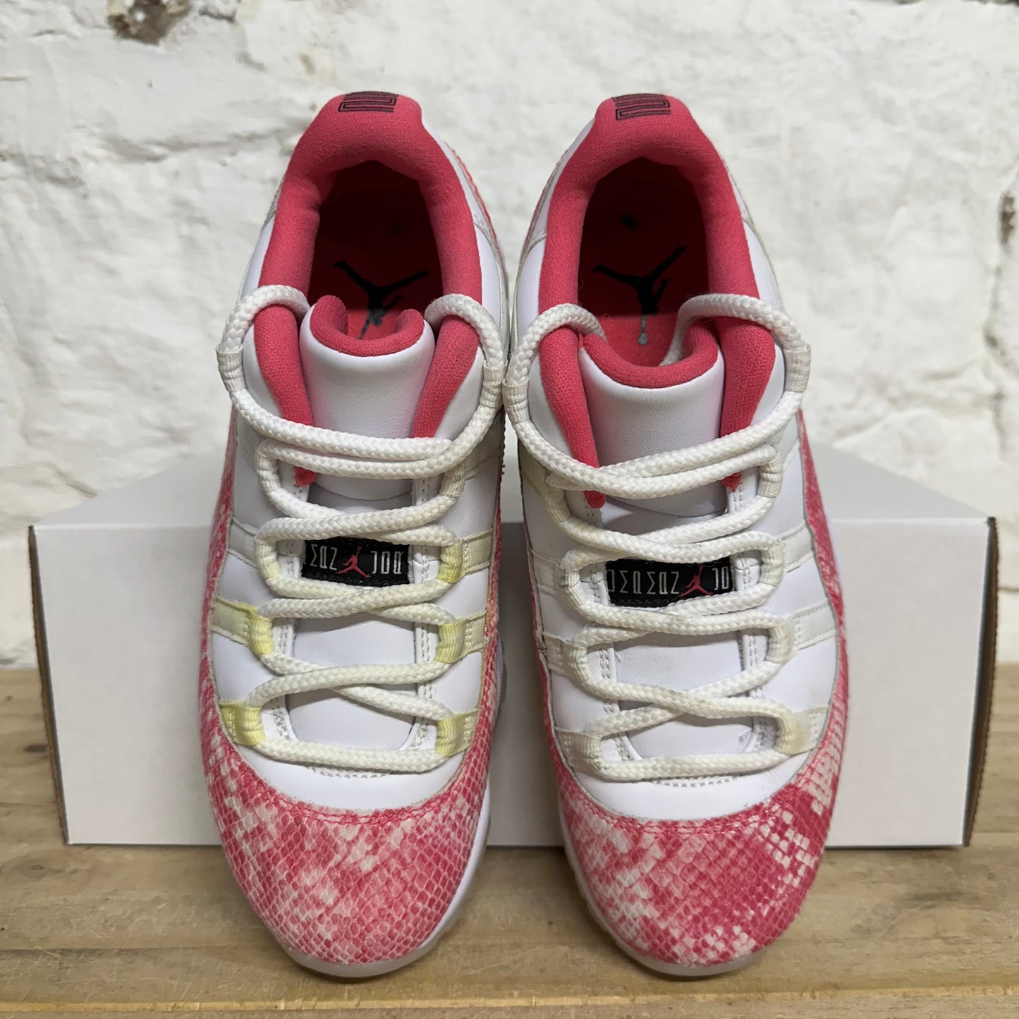 Air Jordan 11 Low Pink Snakeskin Sz 6 (7.5W)
