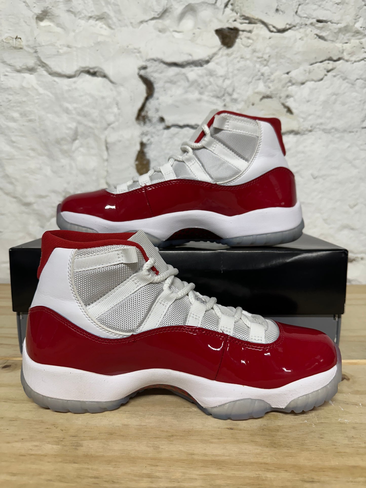 Air Jordan 11 High Cherry Sz 7.5
