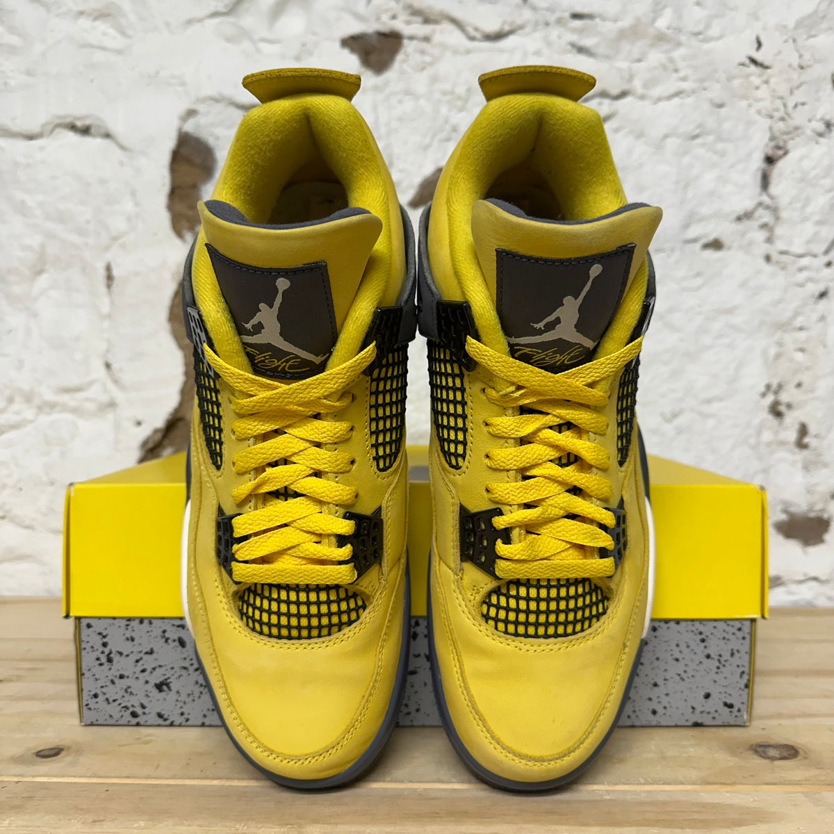 Air Jordan 4 Lightning (2021) Sz 8.5