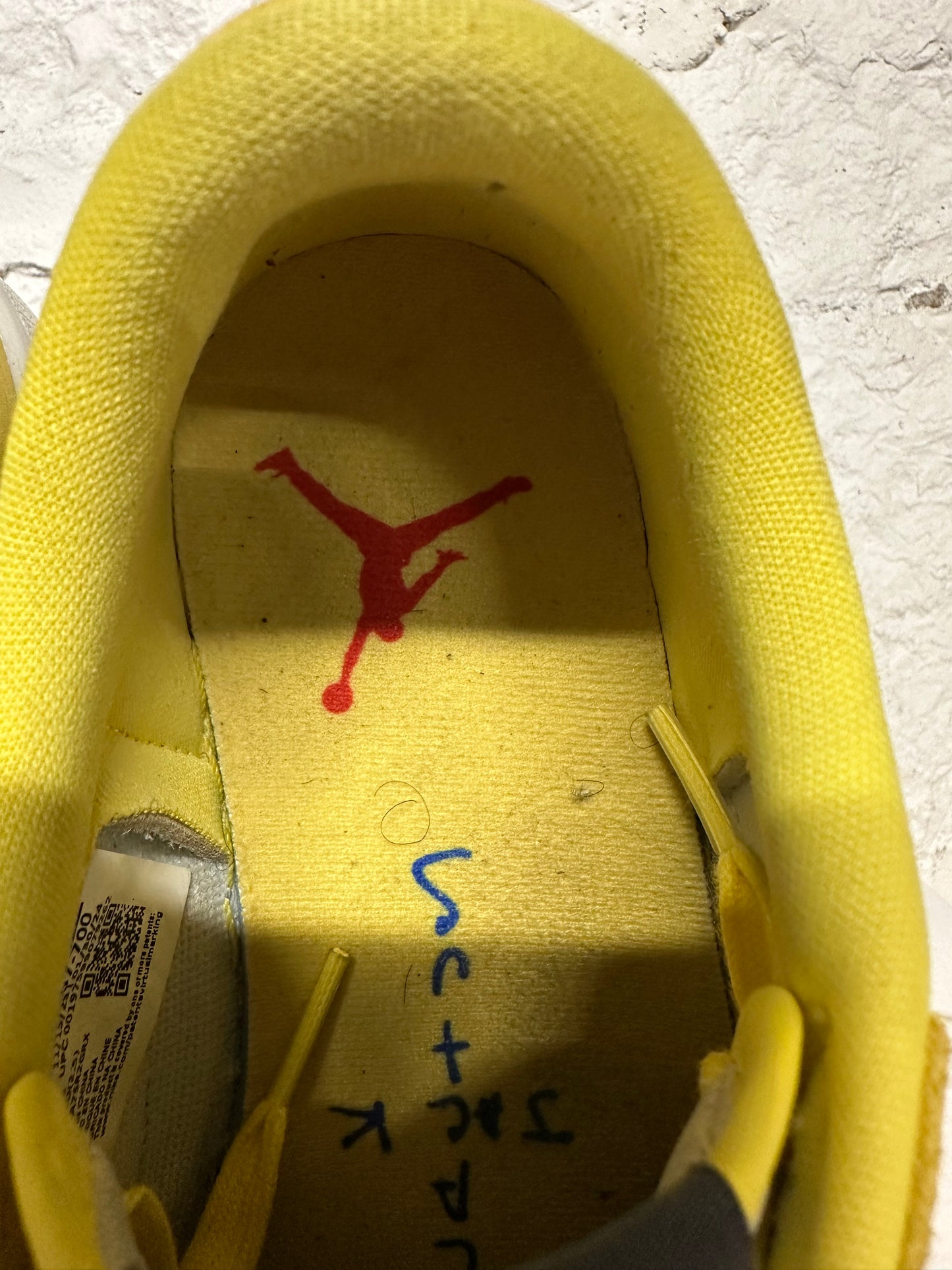 Air Jordan 1 Low Travis Scott Canary Sz 6.5 (8W)
