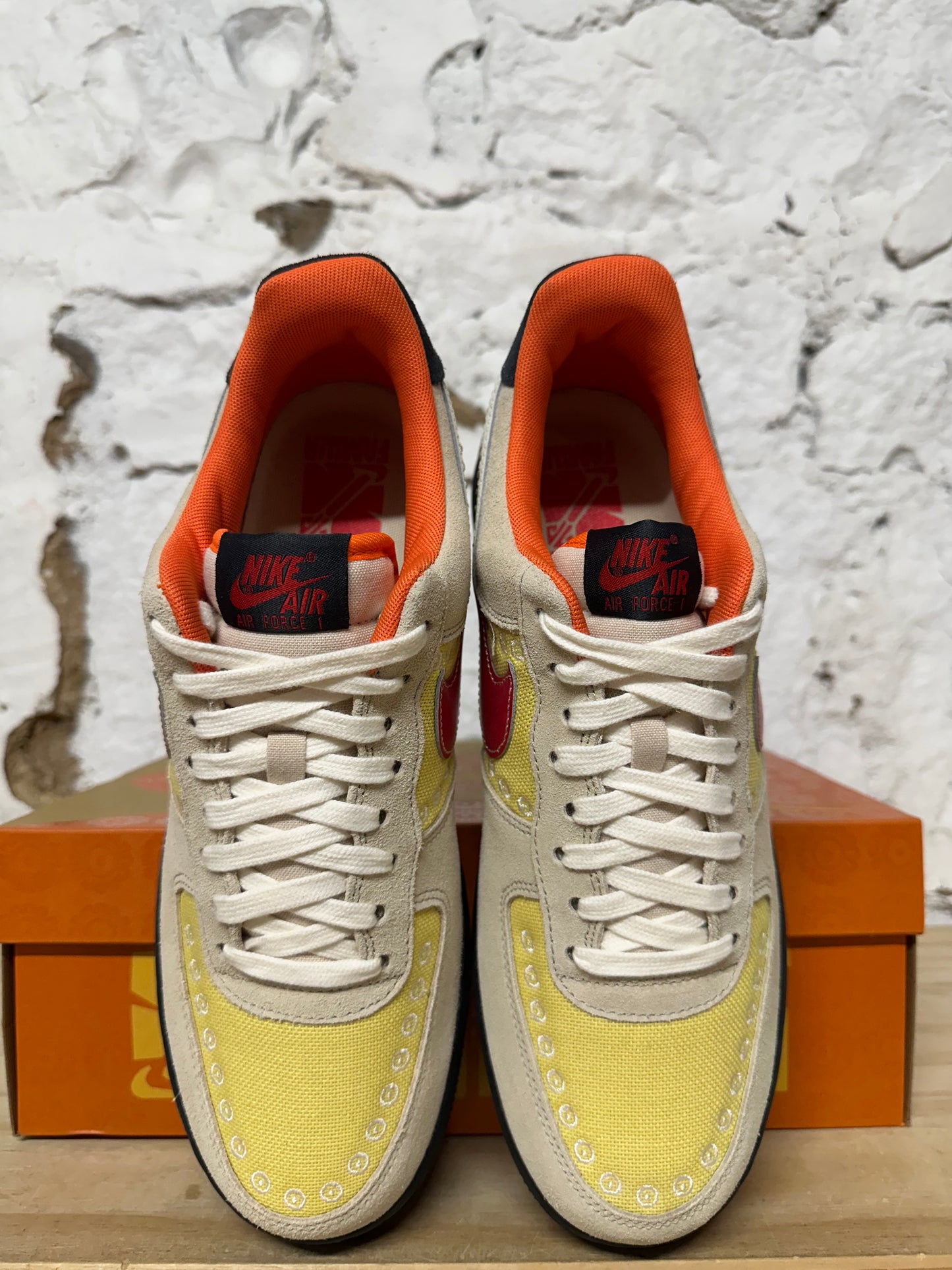 Nike Air Force 1 Somos Familia Sz 9 DS