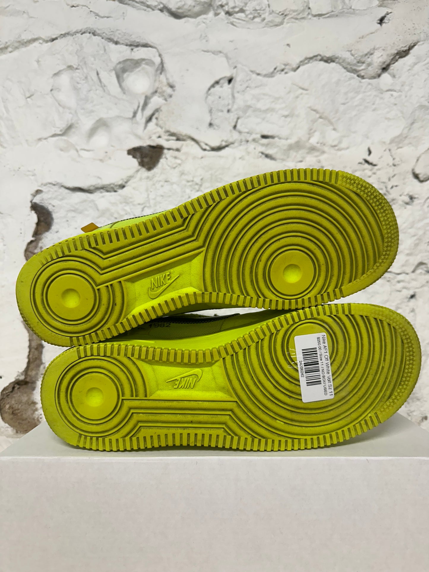 Nike Air Force 1 Low Off-White Volt Sz 11