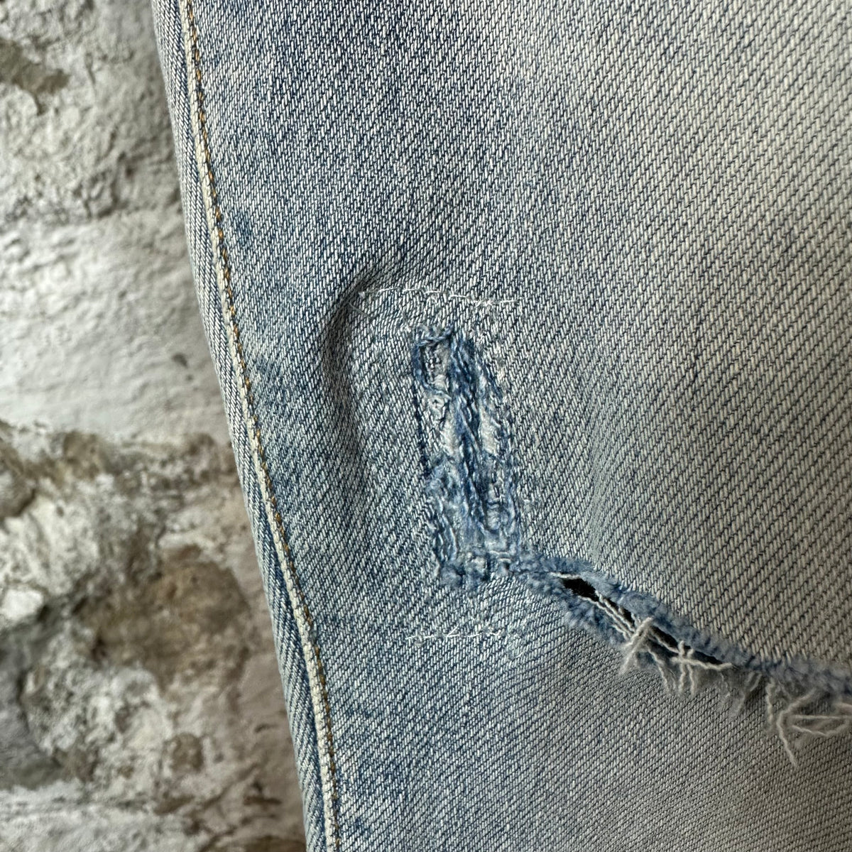 Amiri Knee Rip Plain Light Blue Denim Jeans Sz 32