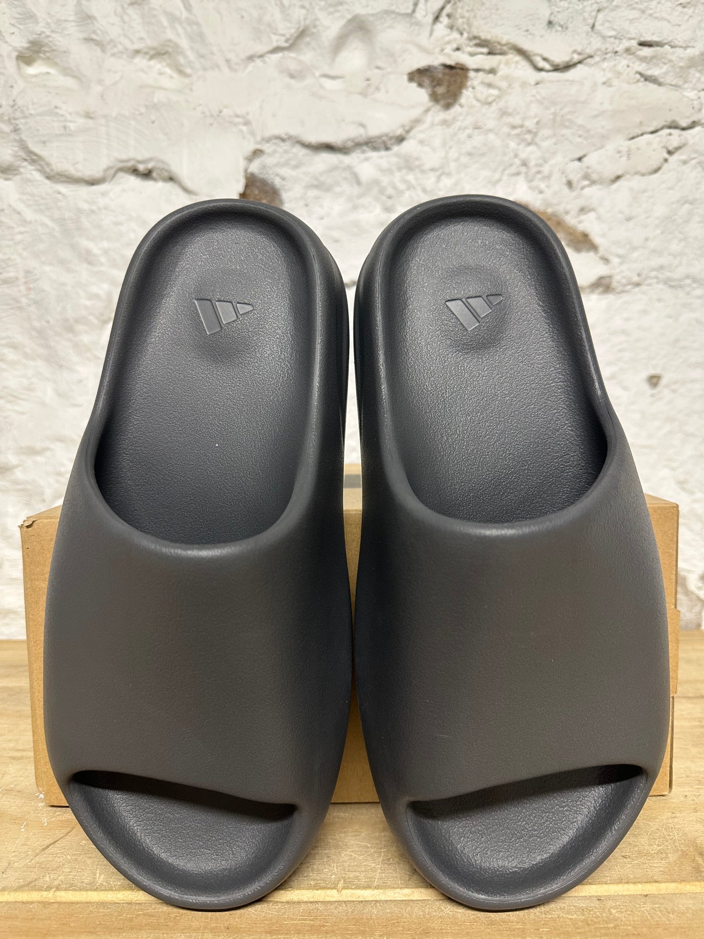 Yeezy Slide Granite Sz 9