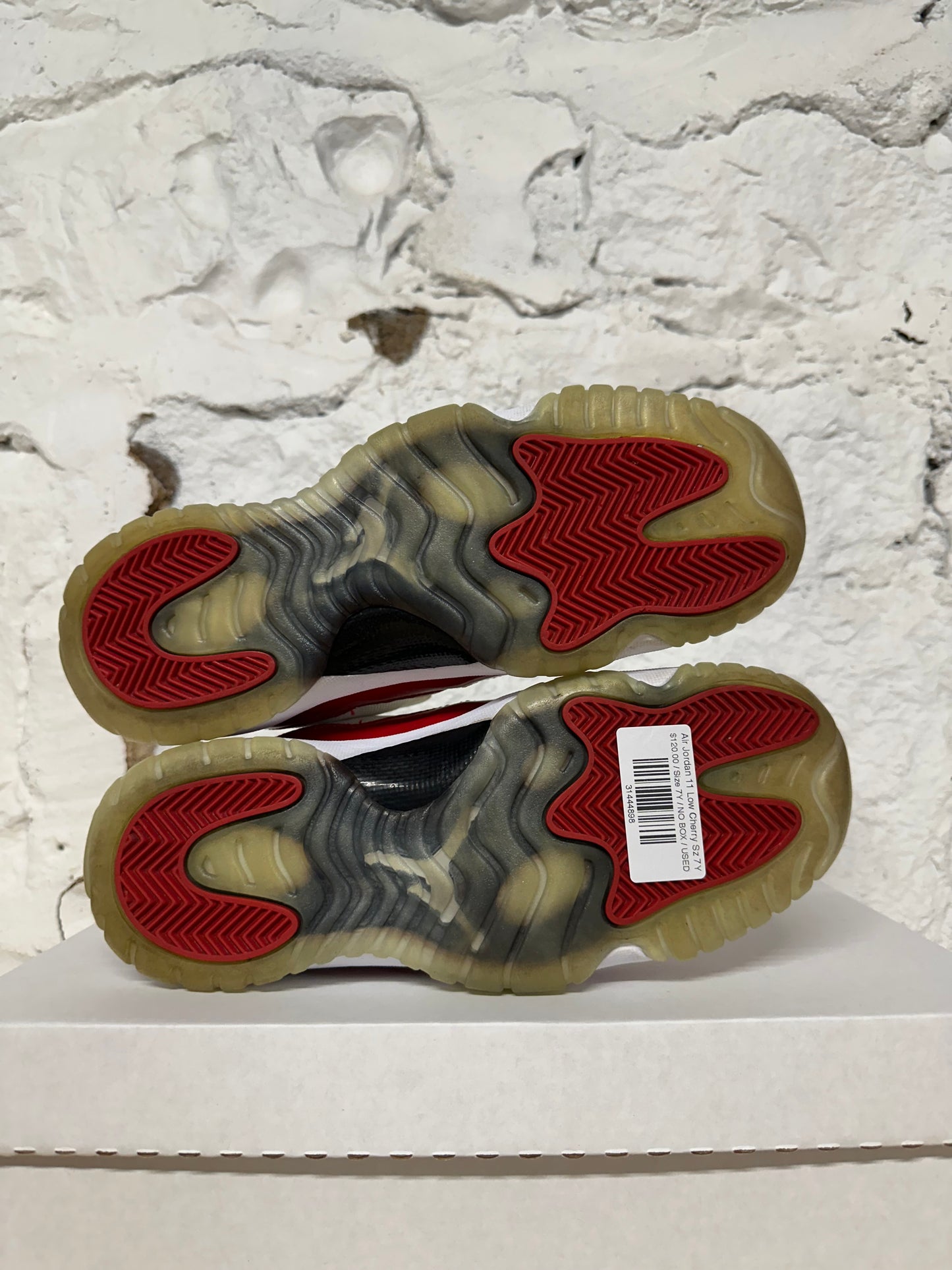 Air Jordan 11 Low Cherry Sz 7Y