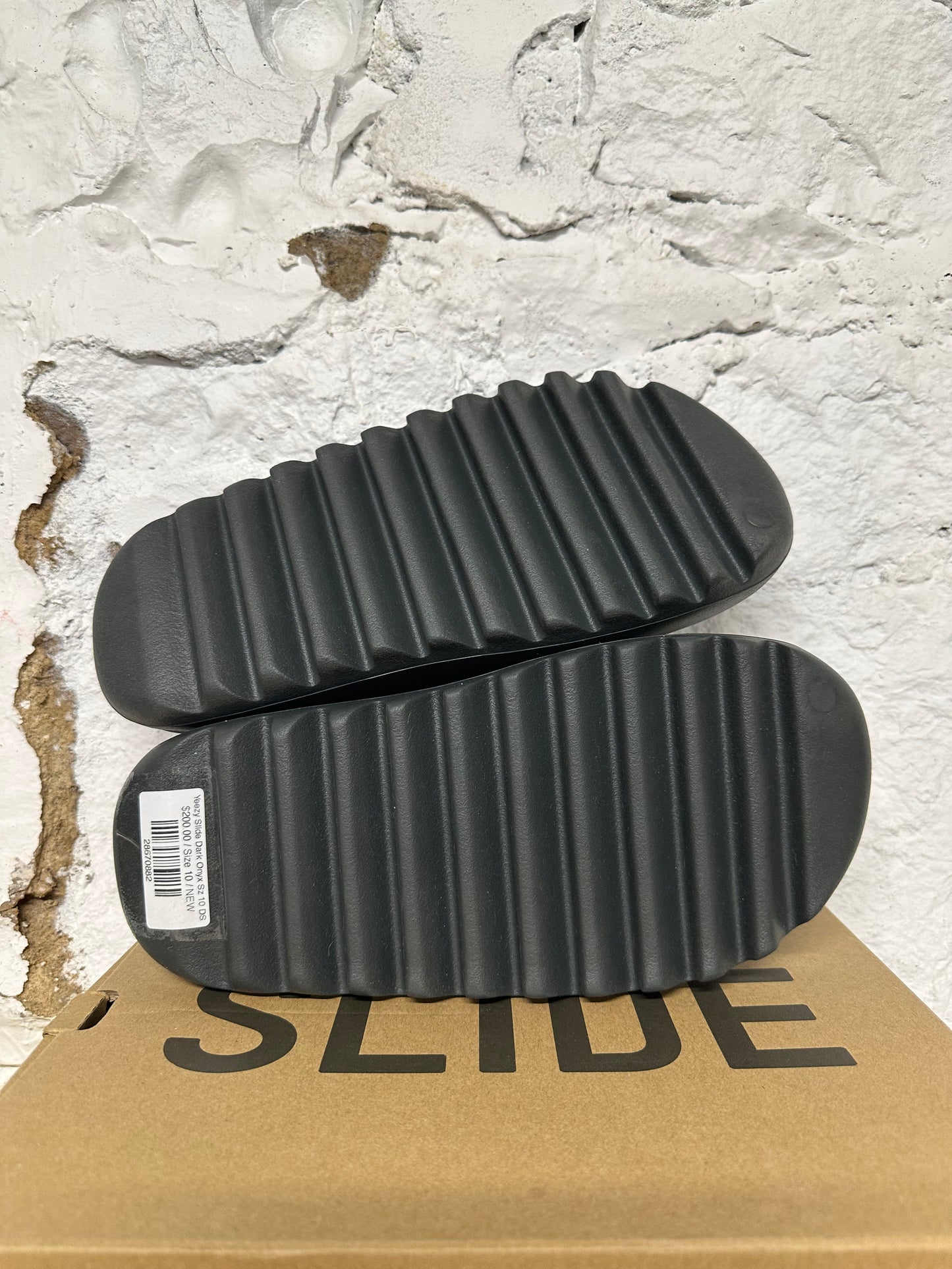 Yeezy Slide Dark Onyx Sz 10 DS