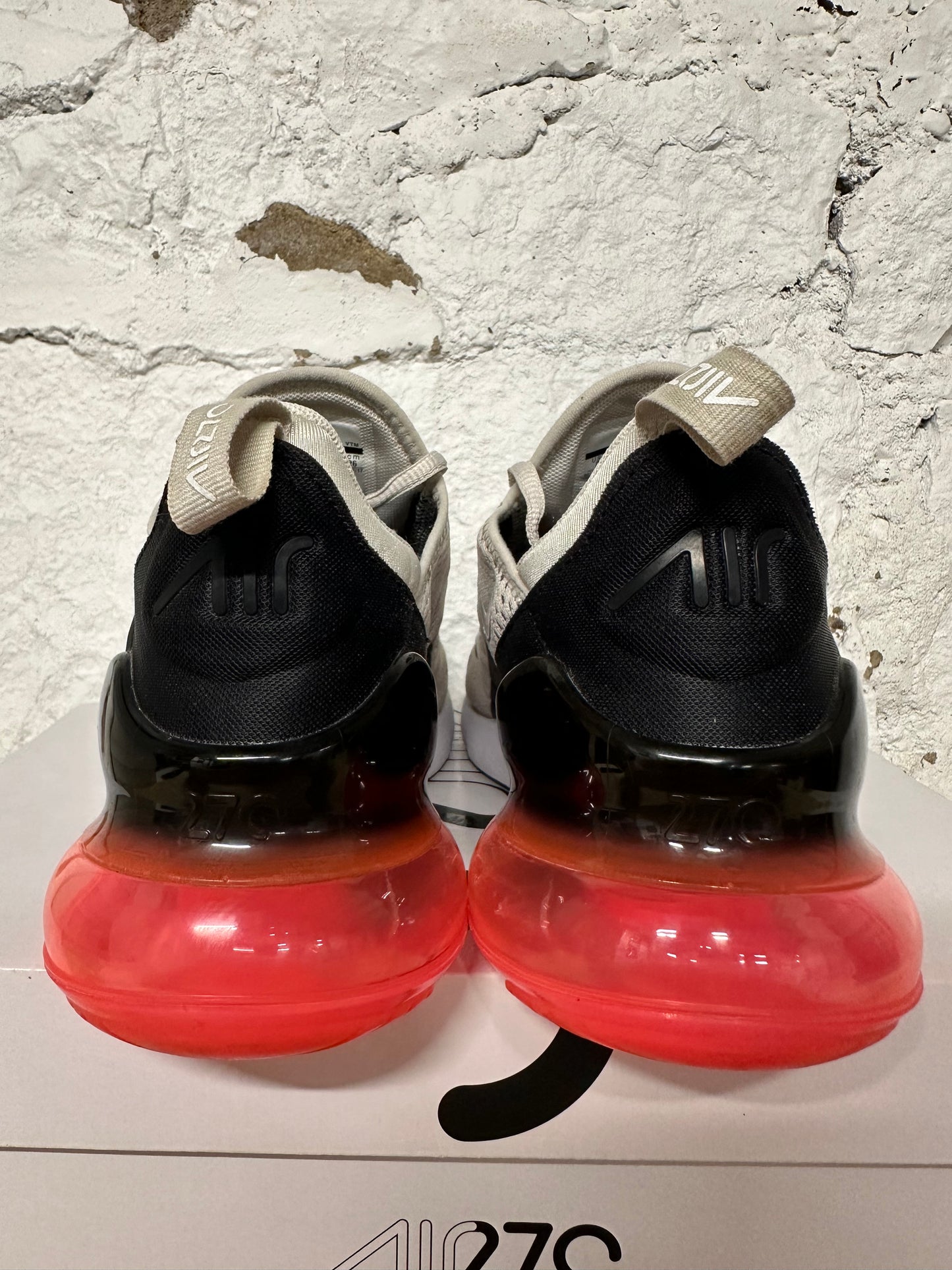 Nike Air Max 270 Hot Punch Sz 8