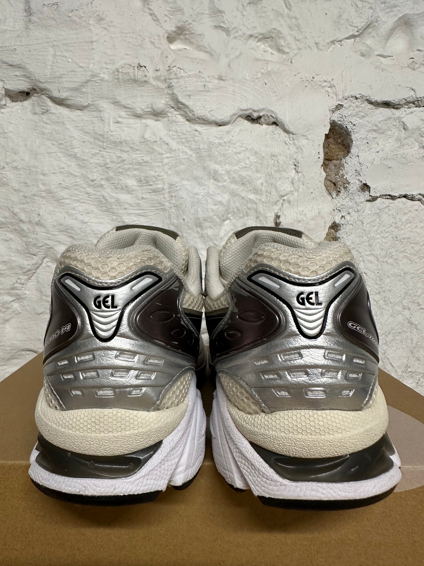 Asics Gel-Kayano Cream Black Sz 9