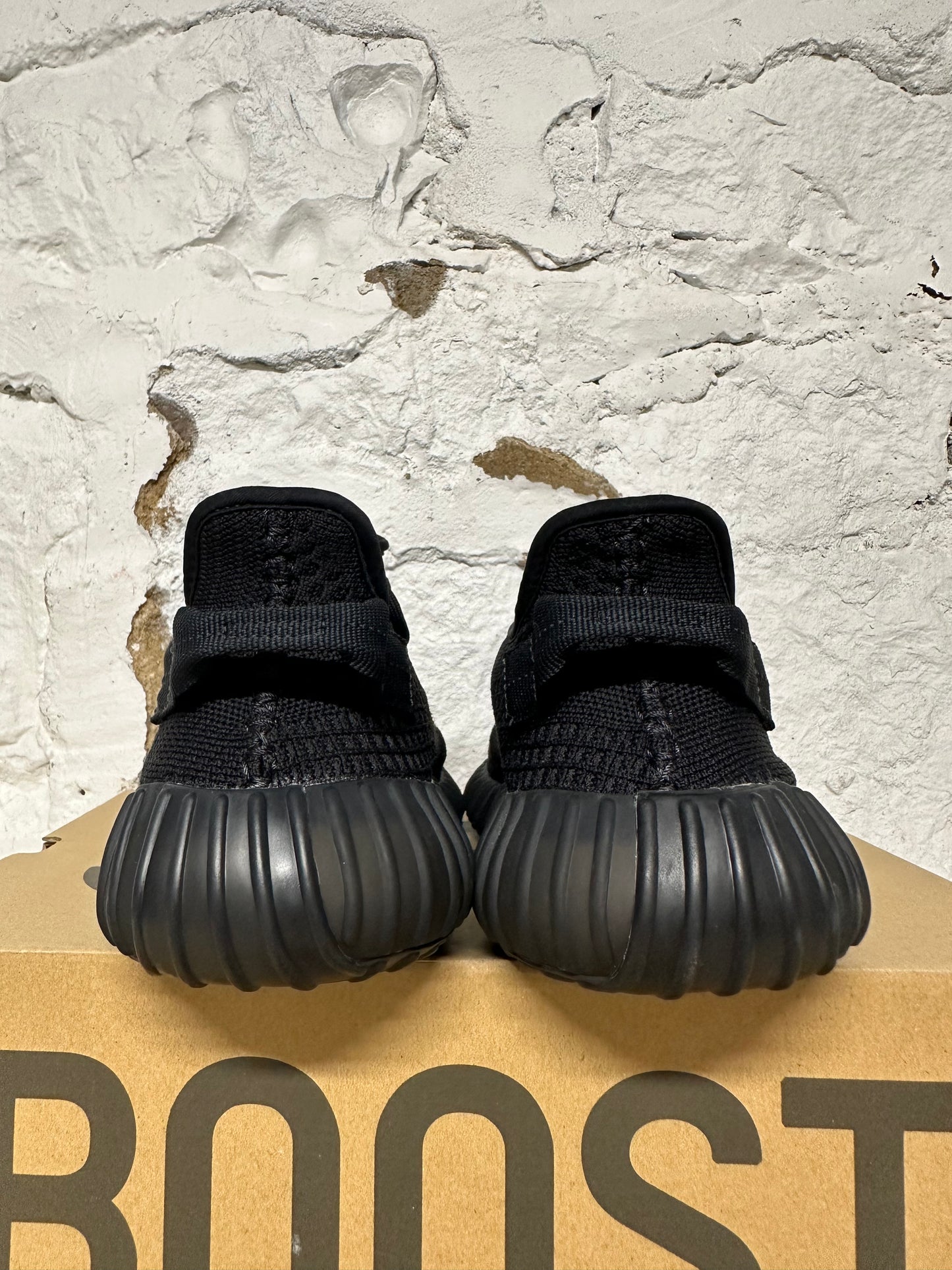 Yeezy 350 Onyx Sz 11.5