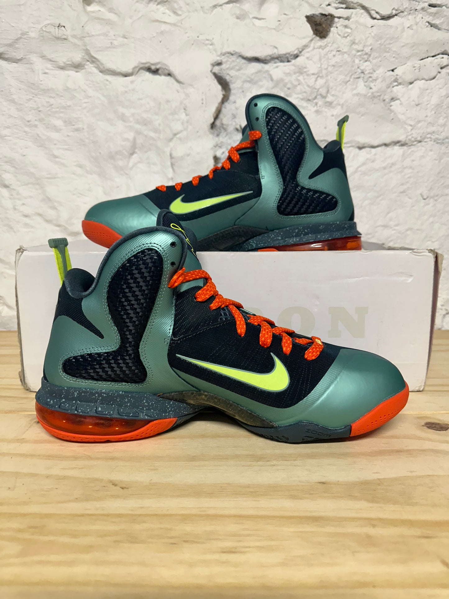 Nike LeBron 9 Cannon Sz 10 DS