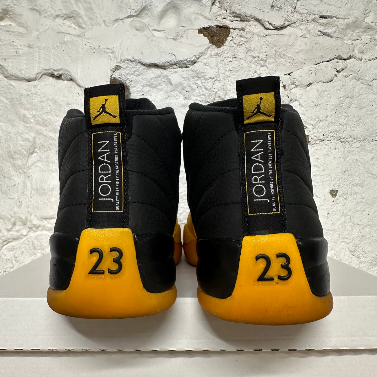 Air Jordan 12 Black University Gold Sz 11