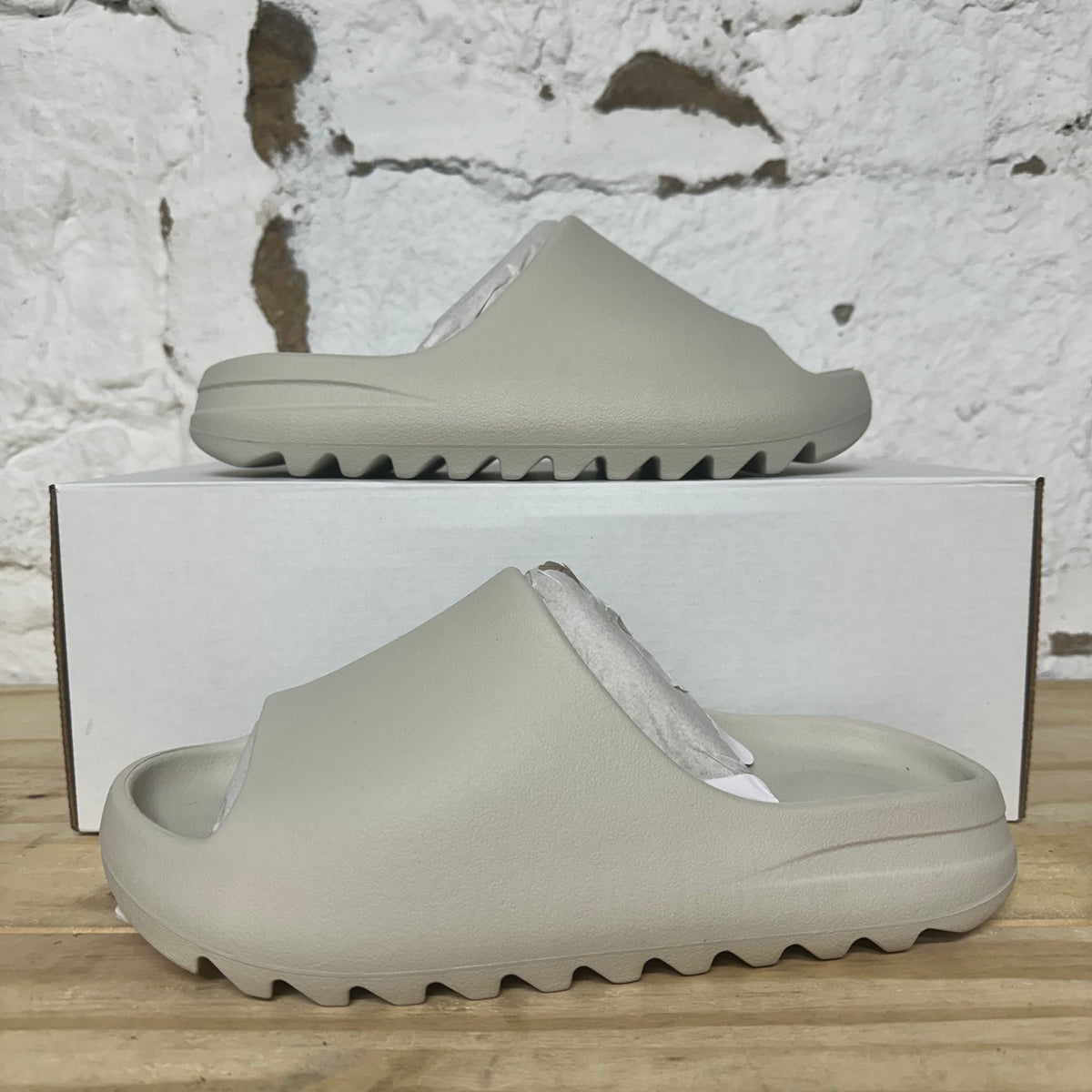 Yeezy Slide 01 Cream Sz 8 DS