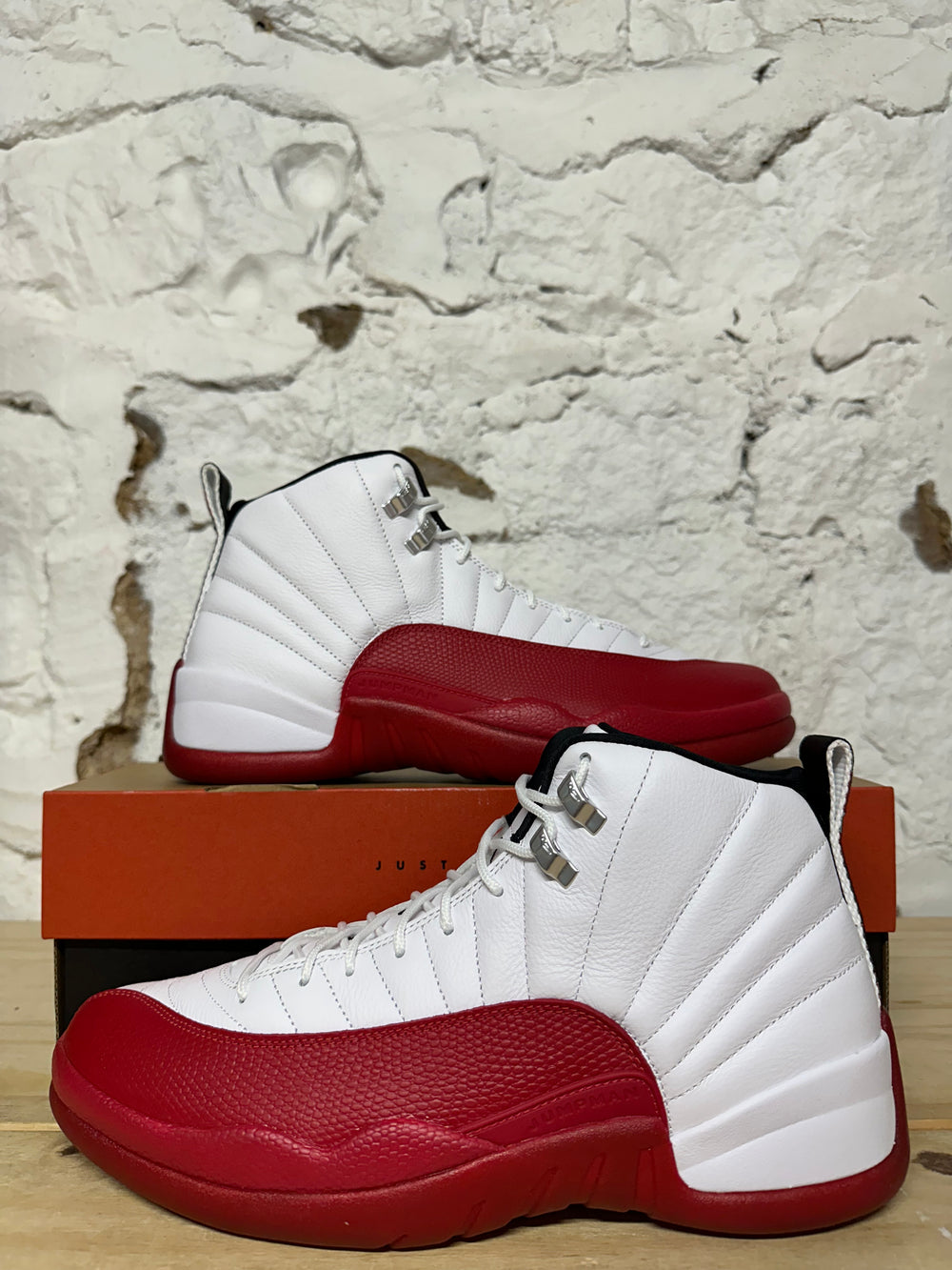 Air Jordan 12 Cherry Sz 12 DS