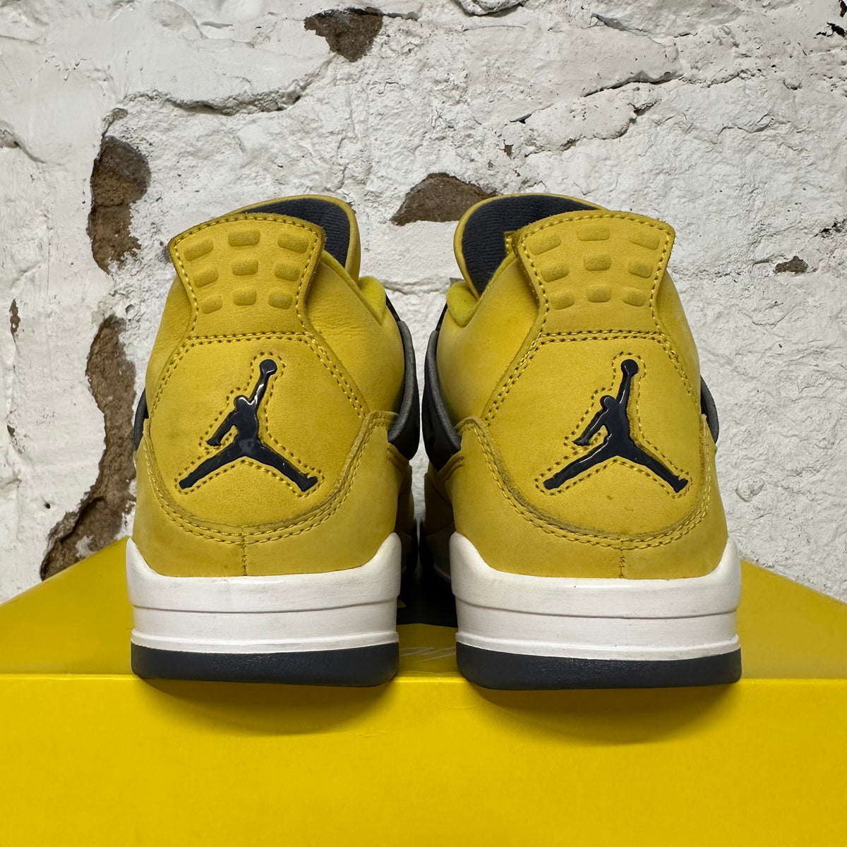 Air Jordan 4 Lightning (2021) Sz 8.5