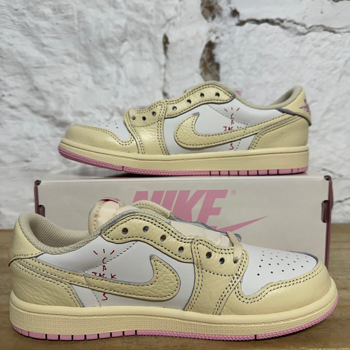 Air Jordan 1 Low Travis Scott Shy Pink Sz 3Y DS