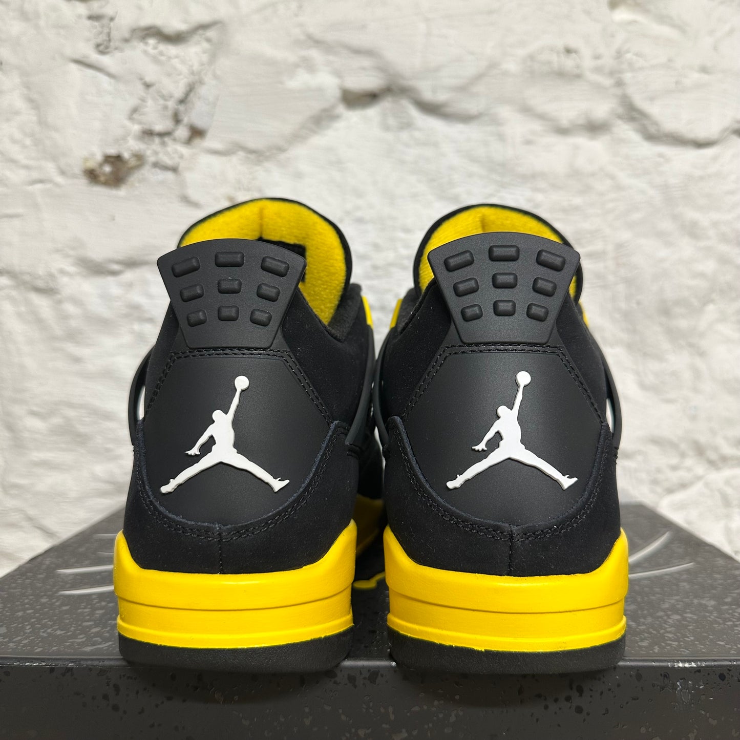 Air Jordan 4 Thunder Sz 9.5 DS