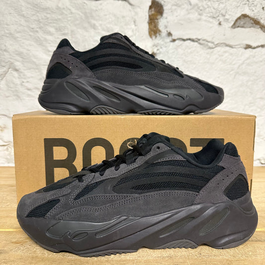 Yeezy 700 V2 Vanta Sz 8.5 DS