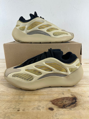 Yeezy 700 Safflower Sz 9