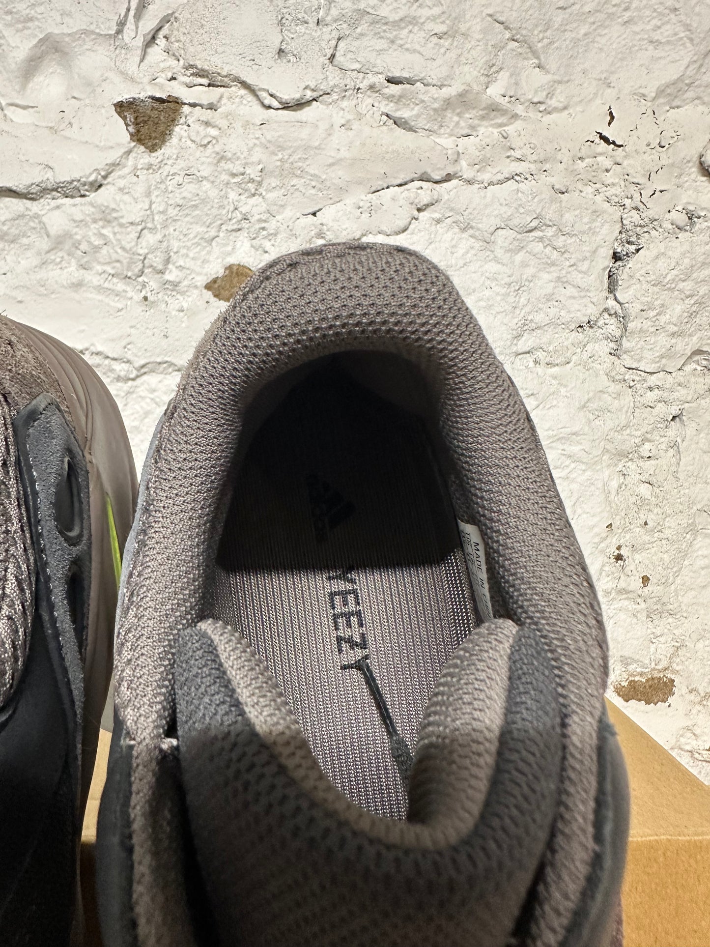 Yeezy 700 Mauve Sz 11.5 DS