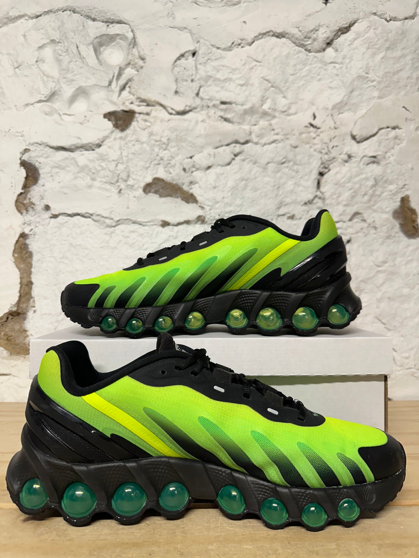 Nike Air Max DN8 Black Green Strike Sz 11