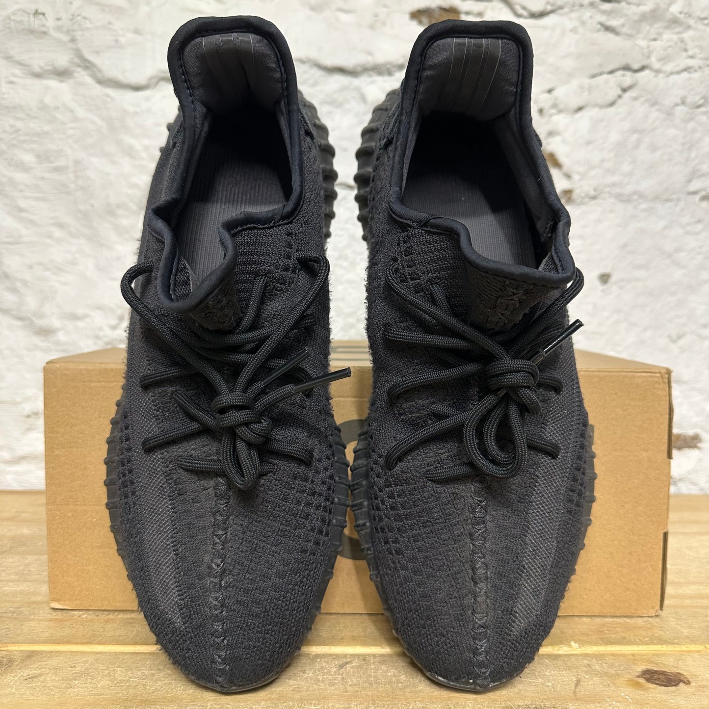 Yeezy 350 V2 Onyx Sz 12