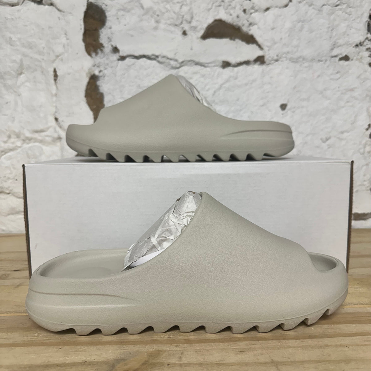 Yeezy Slide 01 Cream Sz 8 DS