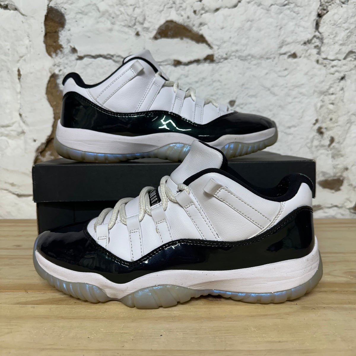 Air Jordan 11 Low Iridescent Sz 8