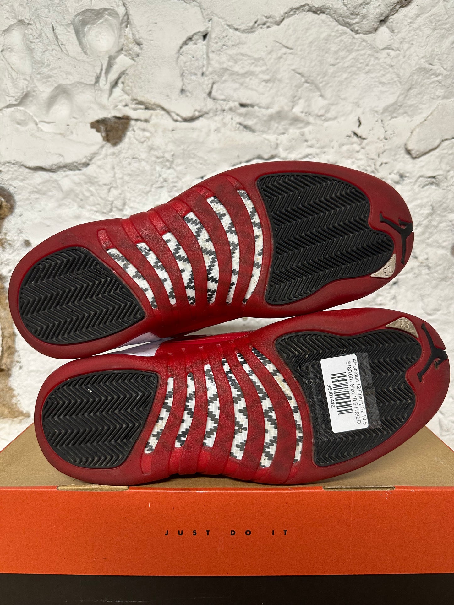 Air Jordan 12 Cherry Sz 10.5