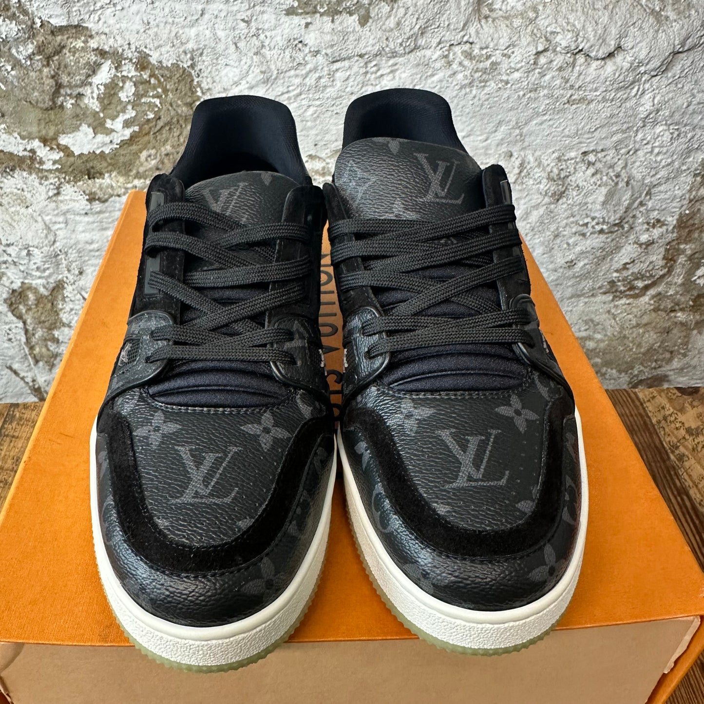Louis Vuitton Graphite Trainer Sneaker Sz 8.5 (7LV)