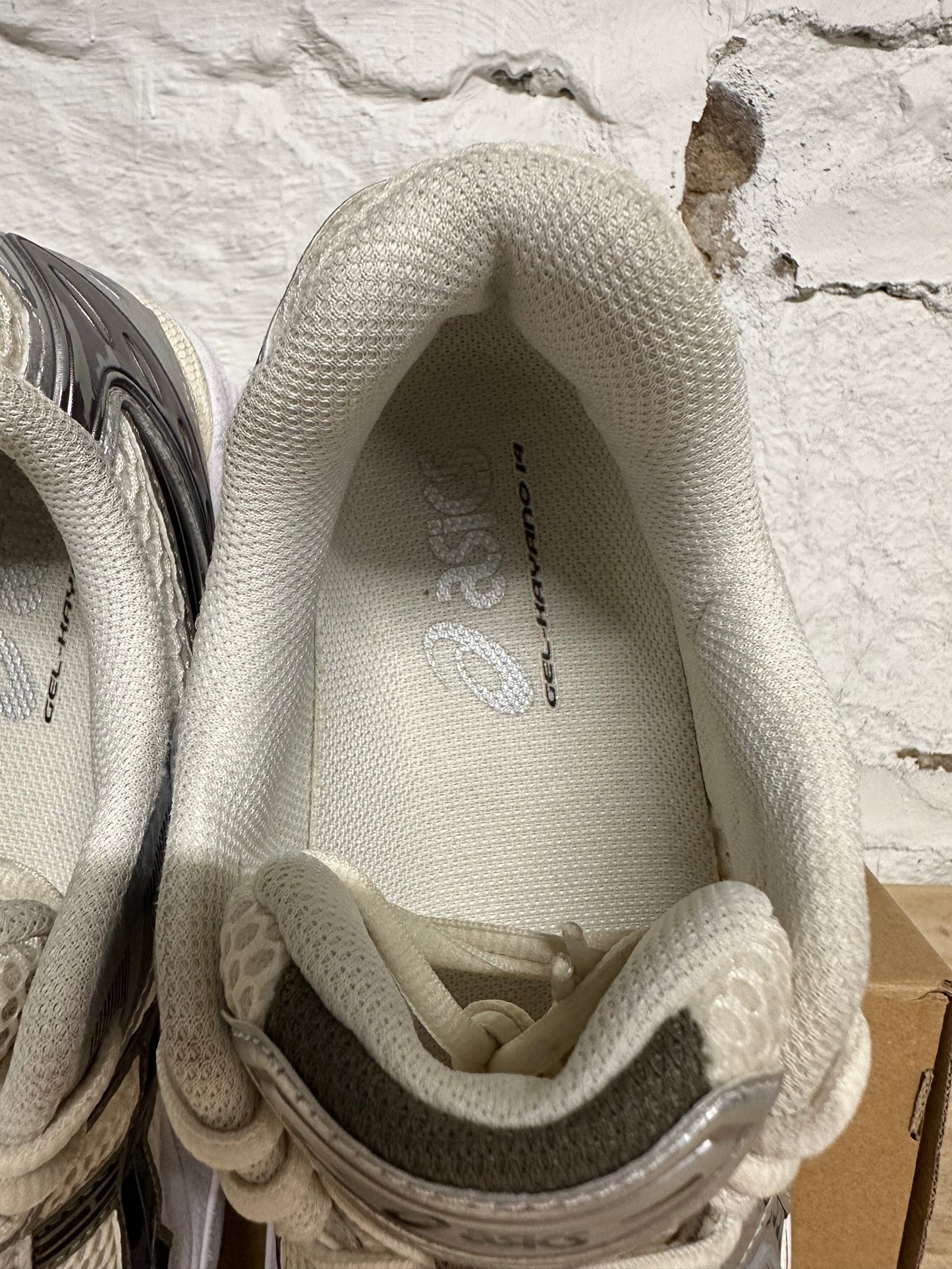 Asics Gel-Kayano Cream Black Sz 9