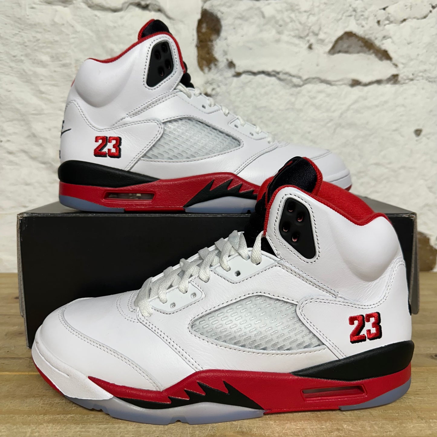 Air Jordan 5 Fire Red Black Tongue (2025) Sz 9.5