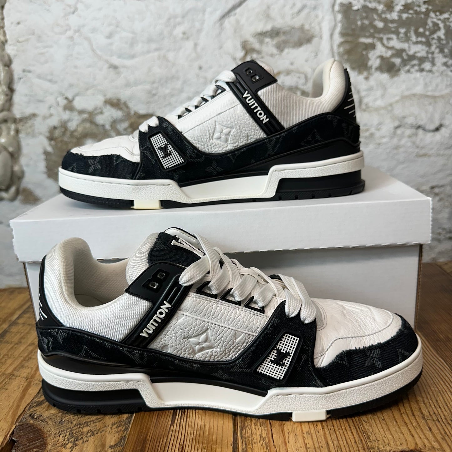 Louis Vuitton Black White Trainer Sneaker Sz 8.5 (7LV)