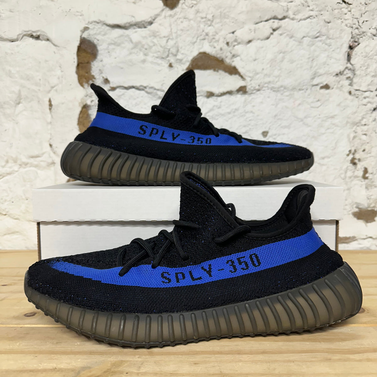 Yeezy 350 V2 Dazzling Blue Sz 13