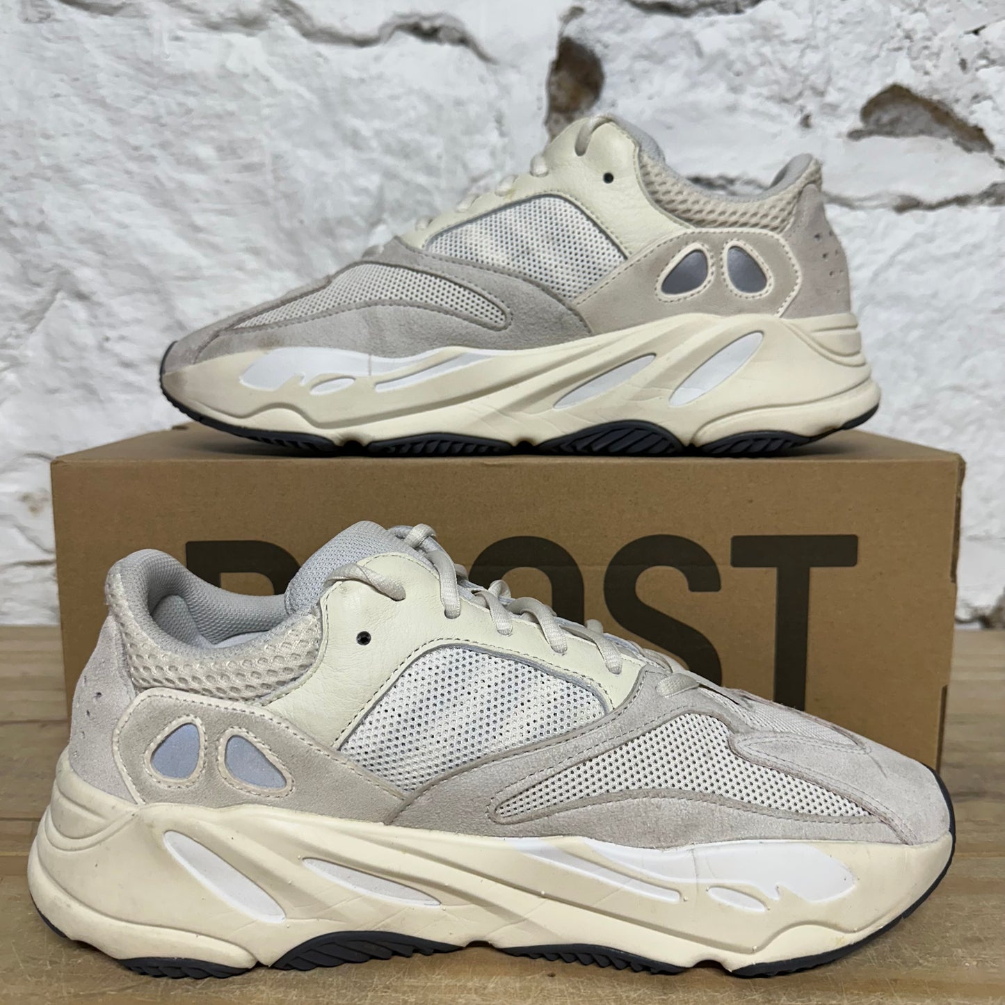 Yeezy 700 Analog Sz 10.5