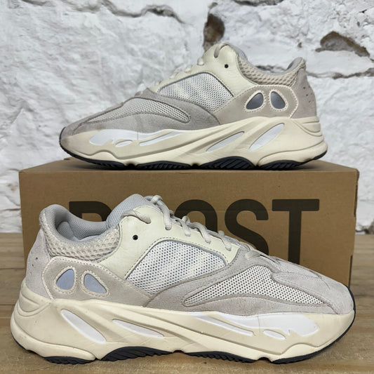 Yeezy 700 Analog Sz 10.5