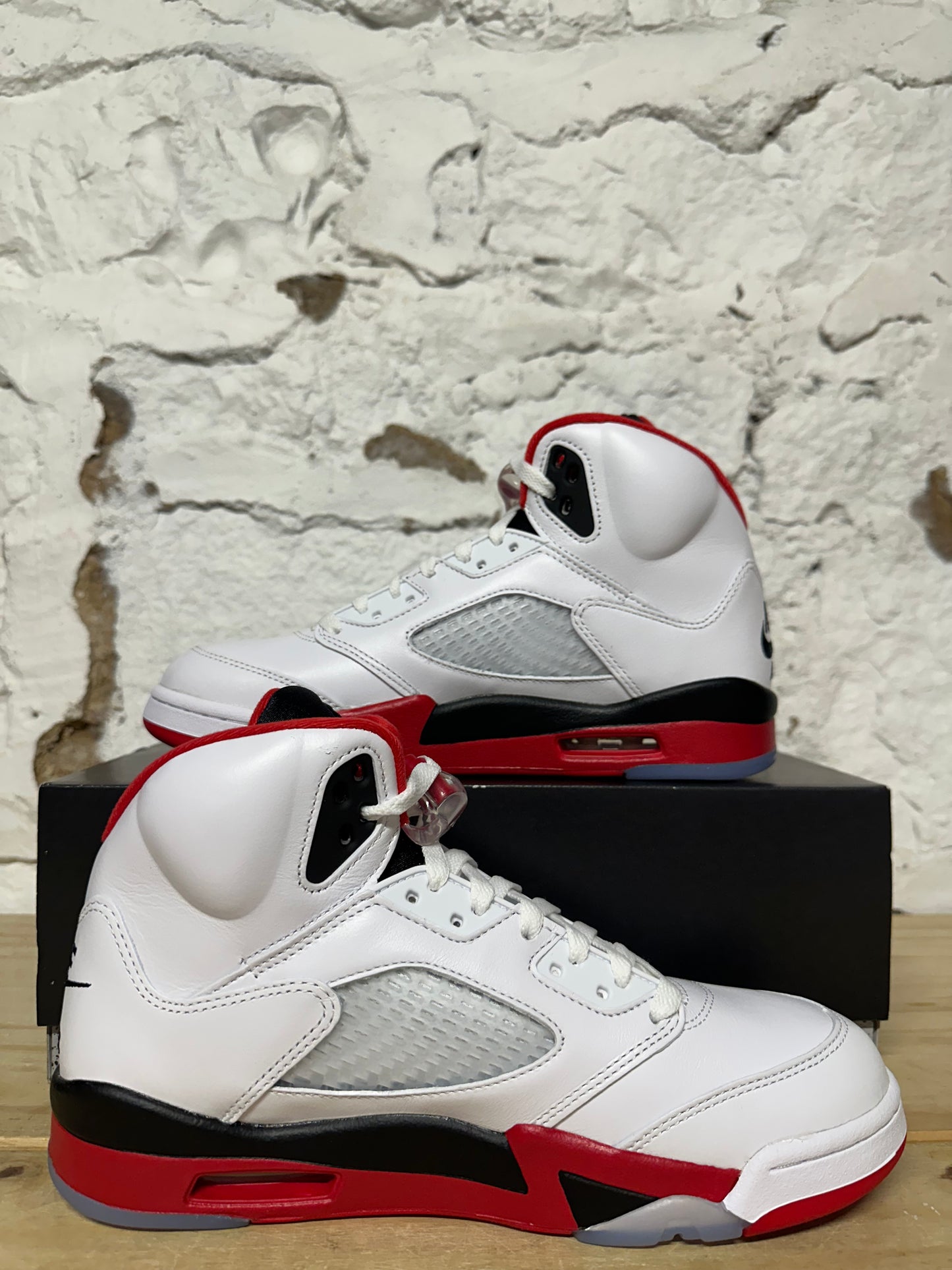 Air Jordan 5 Fire Red Black Tongue (2025) Sz 9 DS
