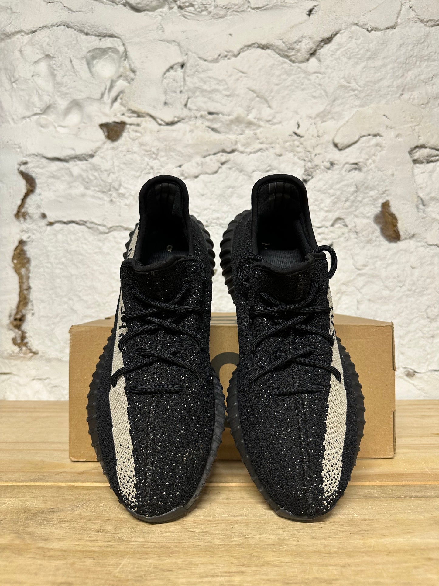 Yeezy 350 Oreo Sz 10.5
