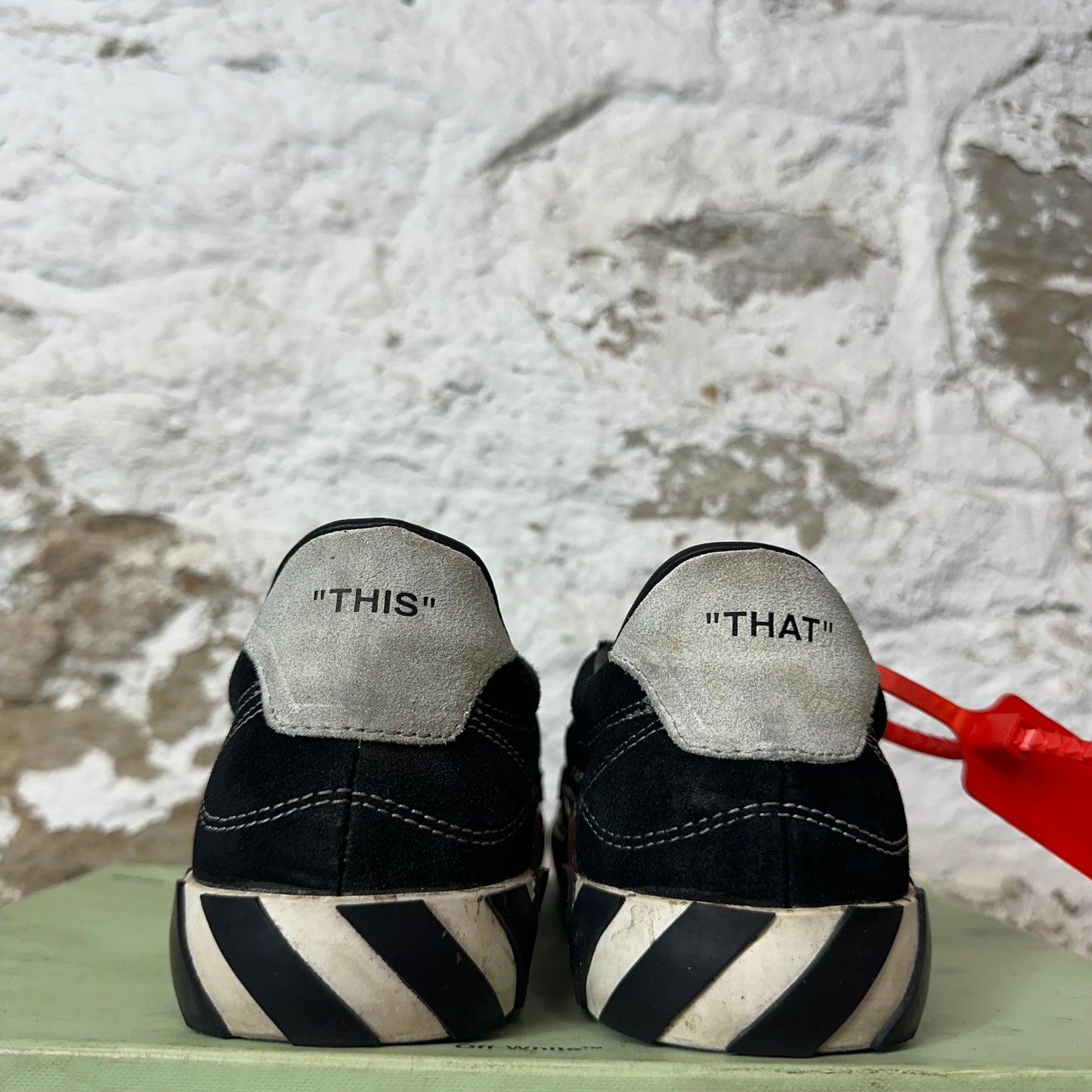 Off White Black White Vulc Sneaker Sz 5 (37)